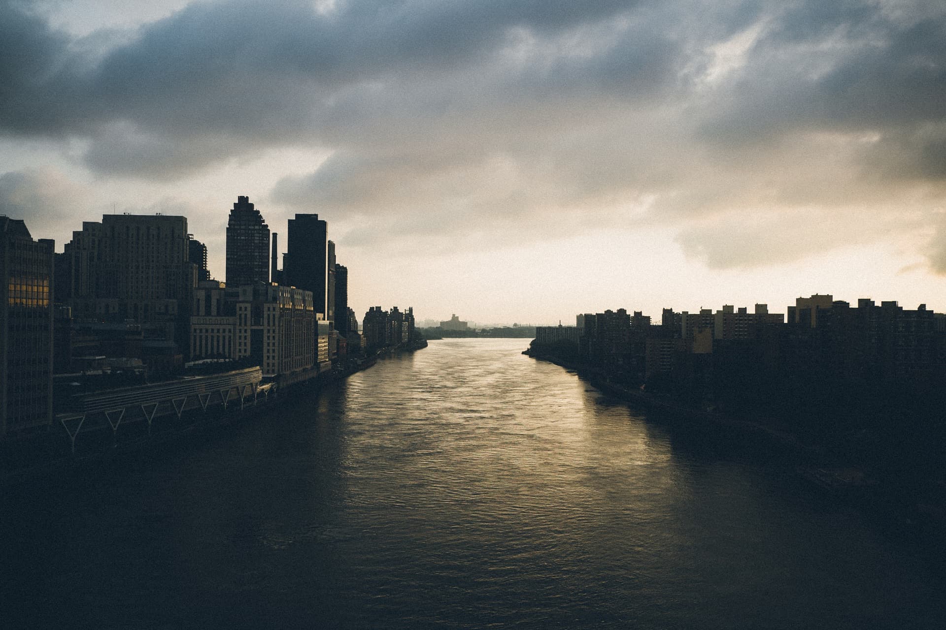 NYC street photography on Sony 35mm with urban light